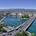 vue aérienne des bâtiments de la ville Suisse près d'un plan d'eau pendant la journée