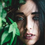 photographie de portrait d'une femme aux yeux bleus symbole de la beauté