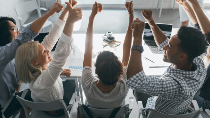 Equipe qui participe à la publication des articles Optimisez Votre Présence en Ligne : Le Magazine Francophone pour Améliorer Mon SEO avec des Articles